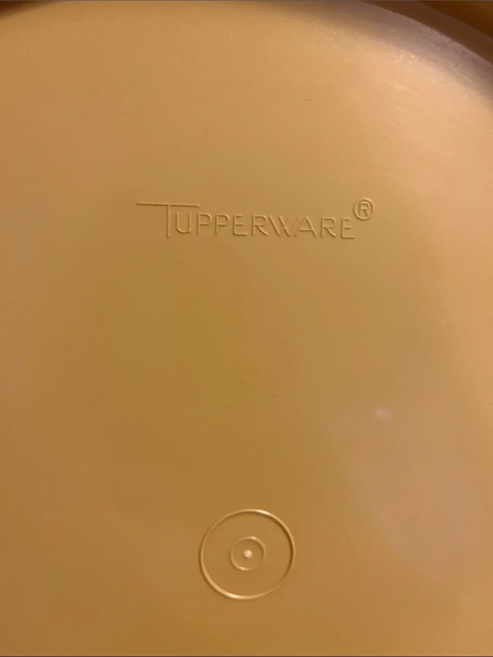 Tupperware Harvest Gold Round Cake Carrier with Handle